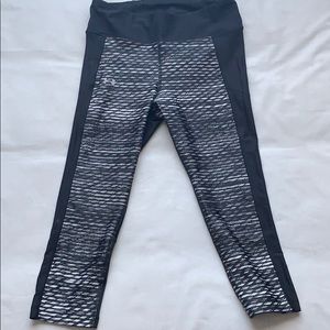 Women’s UA Crop compression leggings MED!